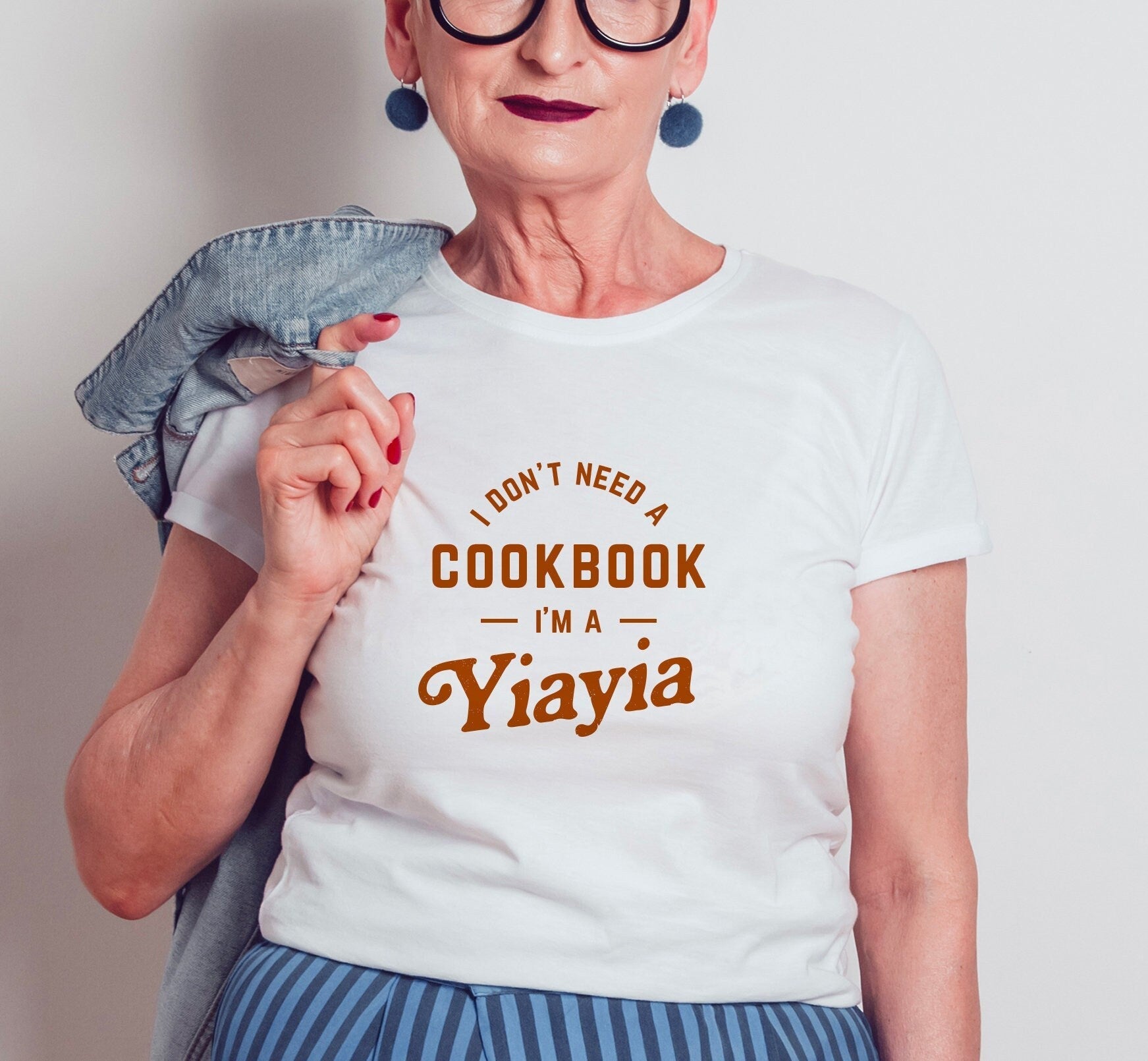 Funny Yiayia Shirt, Yiayia Gifts, Shirt For Yiayia, Yiayia TShirt, Announcement Shirt, Funny Yiayia Gift for Greek Grandma, Yaya present